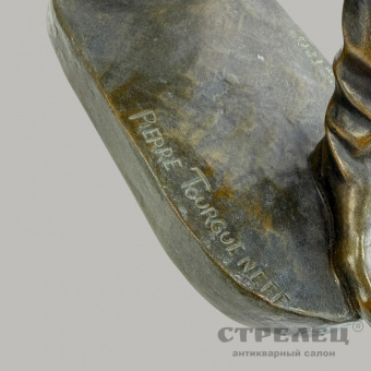 фото — бронзовая статуэтка «средневековый лучник». tourgueneff. франция, 19 в.